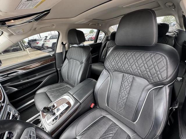 Photo of 2020 Glacier Silver Metallic BMW 750