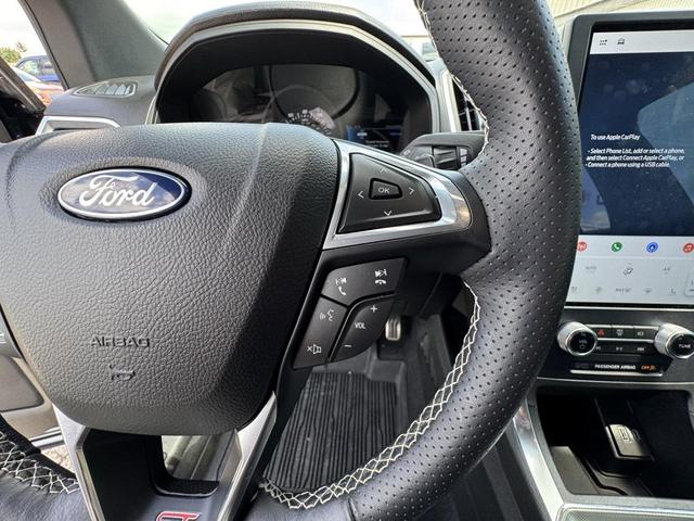 Photo of 2024 Blue Metallic Ford Edge