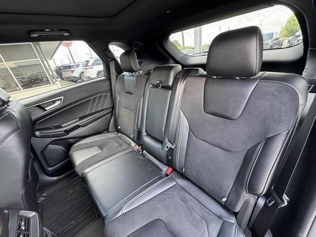Photo of 2024 Blue Metallic Ford Edge
