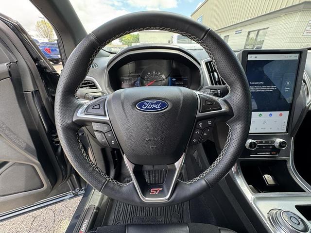 Photo of 2024 Blue Metallic Ford Edge