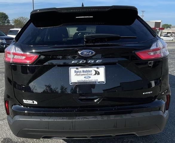 Photo of 2024 Black Metallic Ford Edge