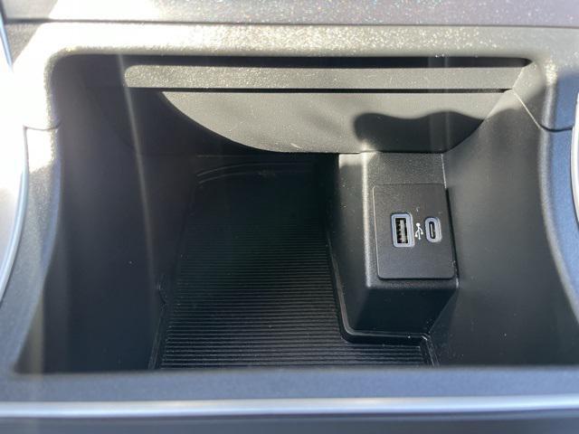 Photo of 2024 Black Metallic Ford Edge