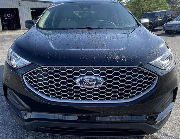 Photo of 2024 Black Metallic Ford Edge