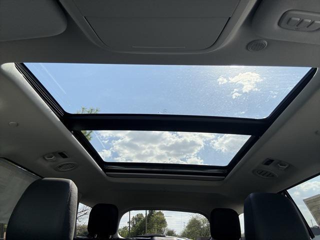 Photo of 2025 Star White Metallic Tri-Coat Ford Explorer