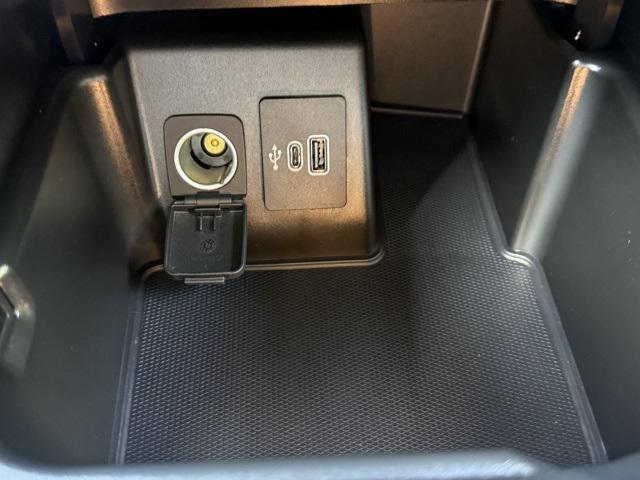 Photo of 2025 Star White Metallic Tri-Coat Ford Explorer