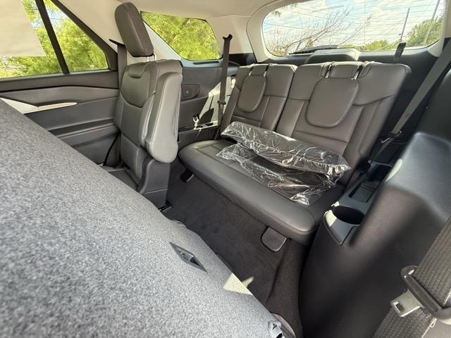 Photo of 2025 Star White Metallic Tri-Coat Ford Explorer