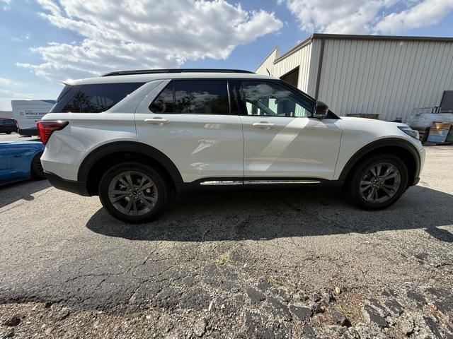 Photo of 2025 Star White Metallic Tri-Coat Ford Explorer
