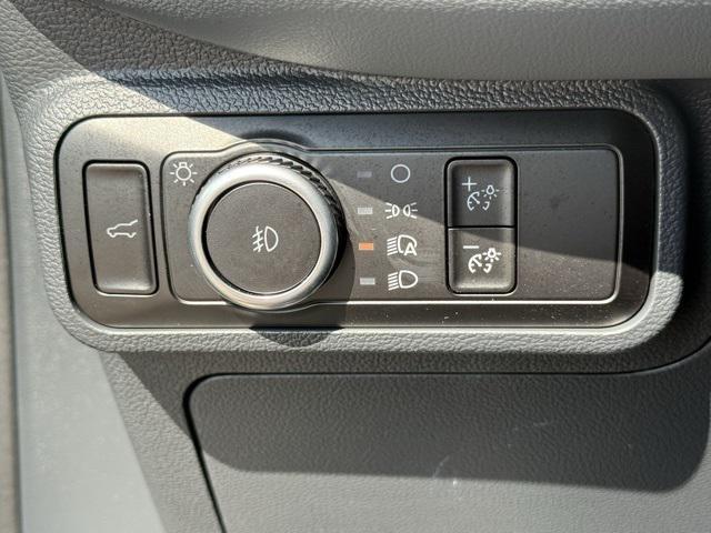 Photo of 2025 Star White Metallic Tri-Coat Ford Explorer