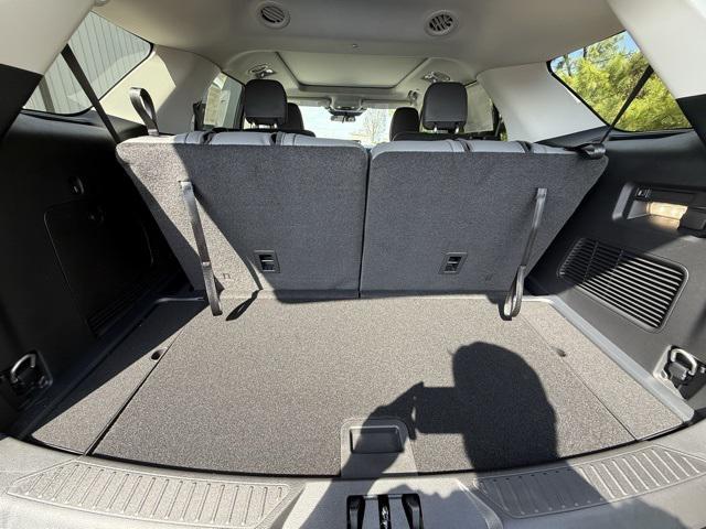 Photo of 2025 Star White Metallic Tri-Coat Ford Explorer