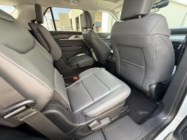 Photo of 2025 Star White Metallic Tri-Coat Ford Explorer