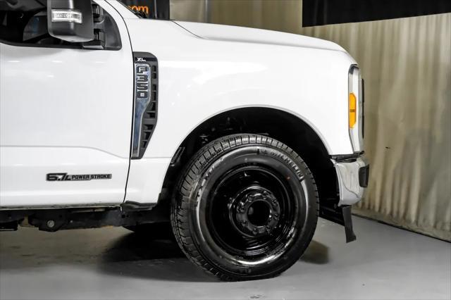 Photo of 2023 Oxford White Ford F-350