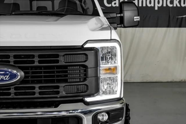 Photo of 2023 Oxford White Ford F-350