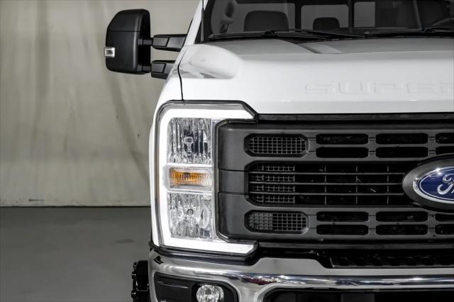 Photo of 2023 Oxford White Ford F-350