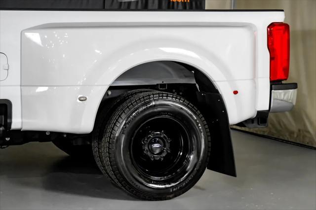Photo of 2023 Oxford White Ford F-350