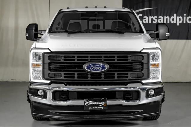 Photo of 2023 Oxford White Ford F-350