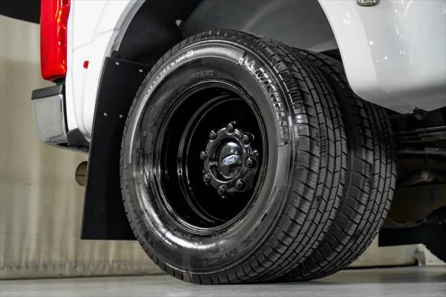 Photo of 2023 Oxford White Ford F-350