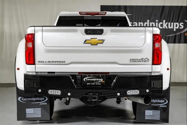 Photo of 2025 Iridescent Pearl Tricoat Chevrolet Silverado 3500