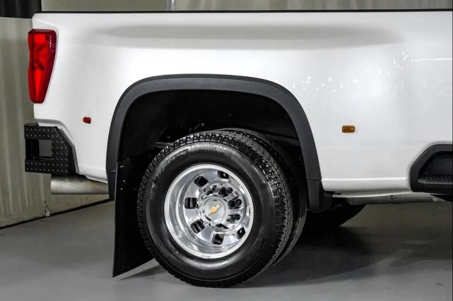 Photo of 2025 Iridescent Pearl Tricoat Chevrolet Silverado 3500