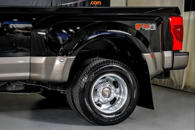 Photo of 2020 Agate Black Metallic Ford F-350