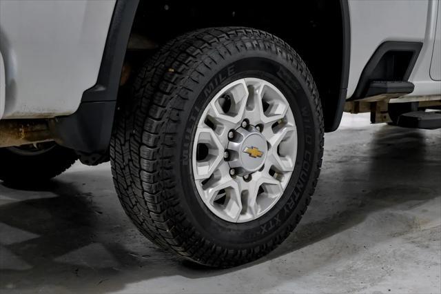 Photo of 2023 Summit White Chevrolet Silverado 2500