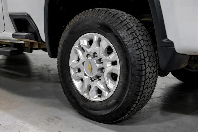 Photo of 2023 Summit White Chevrolet Silverado 2500