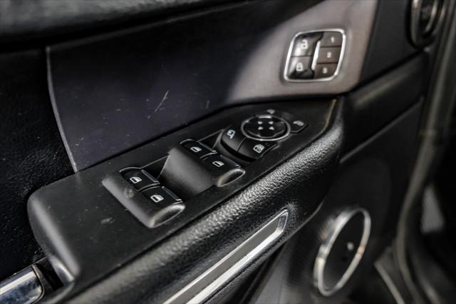 Photo of 2020 Iconic Silver Metallic Ford Expedition