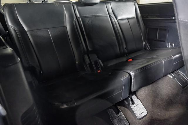 Photo of 2020 Iconic Silver Metallic Ford Expedition