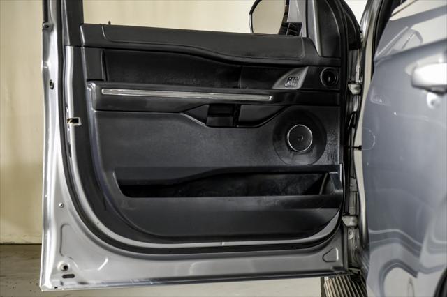 Photo of 2020 Iconic Silver Metallic Ford Expedition