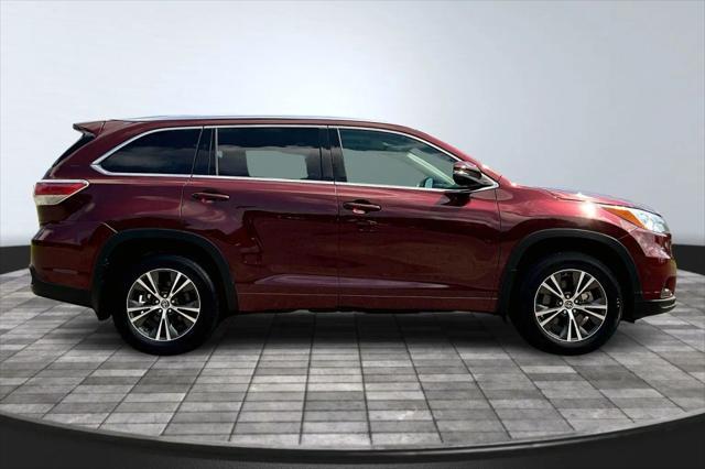 Photo of 2016 Red Toyota Highlander