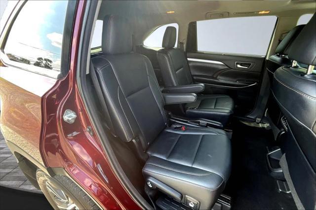 Photo of 2016 Red Toyota Highlander