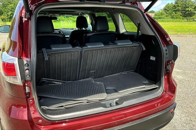 Photo of 2016 Red Toyota Highlander