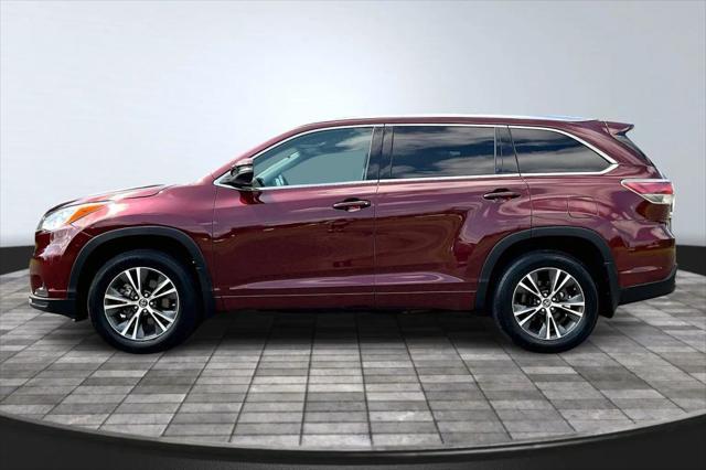 Photo of 2016 Red Toyota Highlander