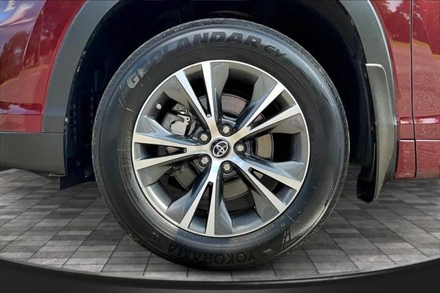 Photo of 2016 Red Toyota Highlander