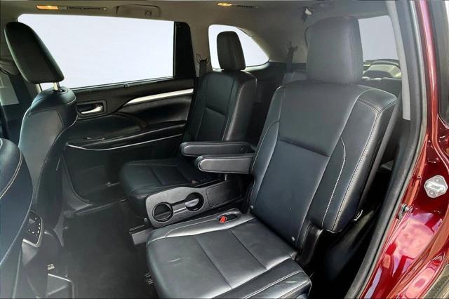 Photo of 2016 Red Toyota Highlander