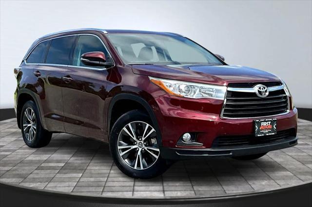Photo of 2016 Red Toyota Highlander