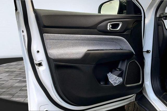 Photo of 2022 White Jeep Compass