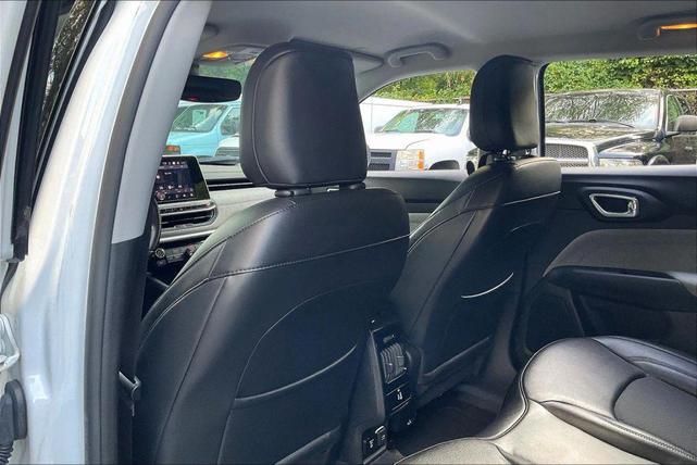 Photo of 2022 White Jeep Compass
