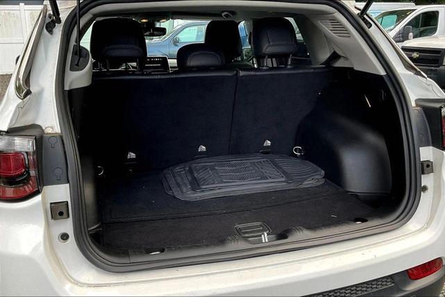 Photo of 2022 White Jeep Compass