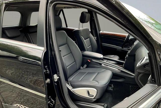 Photo of 2011 Black Mercedes-Benz M-Class