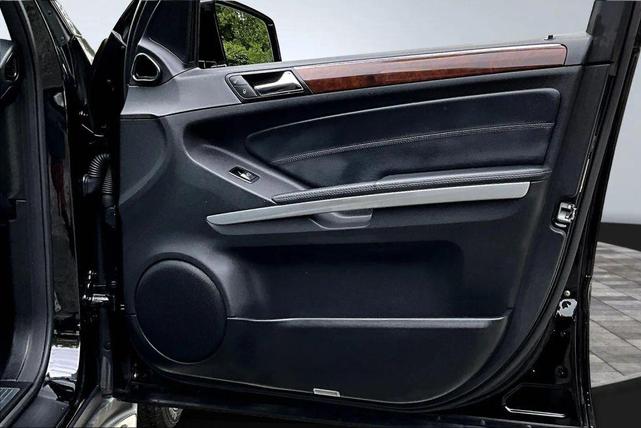 Photo of 2011 Black Mercedes-Benz M-Class