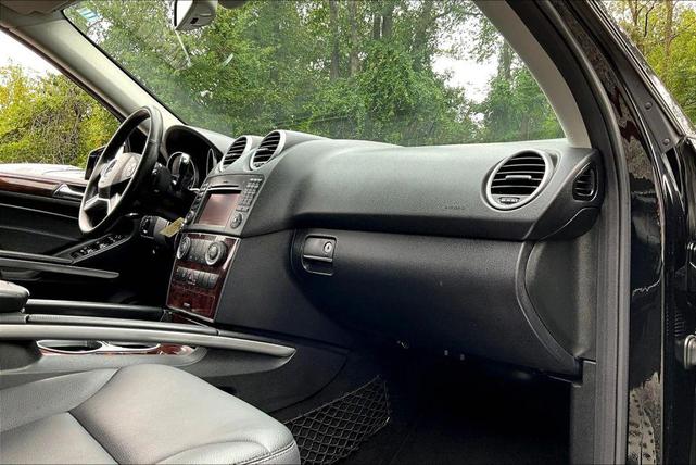 Photo of 2011 Black Mercedes-Benz M-Class