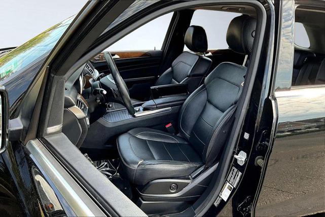 Photo of 2015 Black Mercedes-Benz M-Class