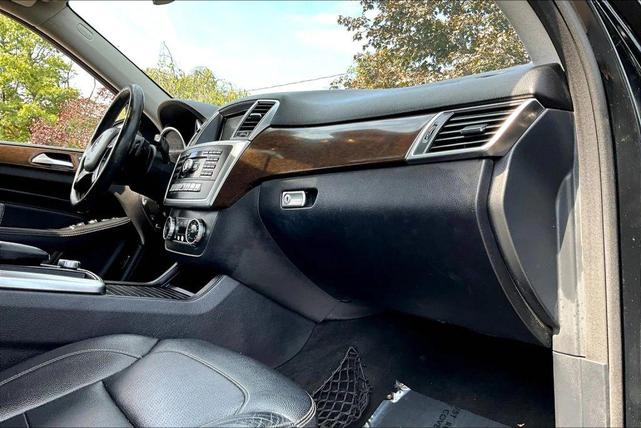 Photo of 2015 Black Mercedes-Benz M-Class