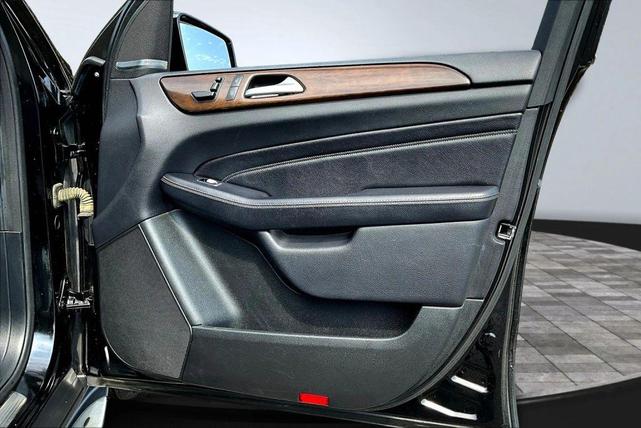 Photo of 2015 Black Mercedes-Benz M-Class
