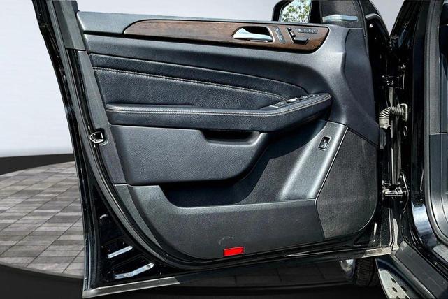 Photo of 2015 Black Mercedes-Benz M-Class