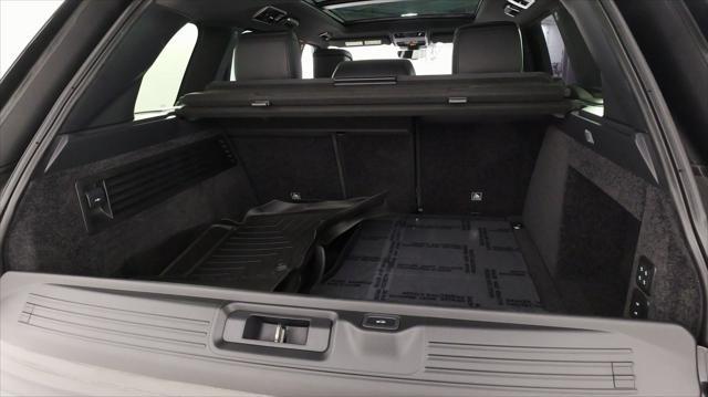 Photo of 2022 Santorini Black Metallic Land Rover Range Rover