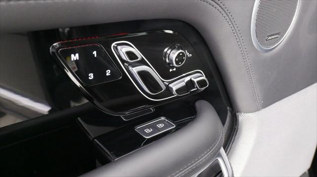 Photo of 2022 Santorini Black Metallic Land Rover Range Rover