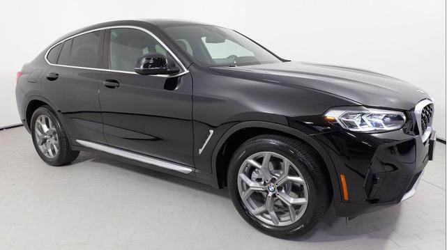 Photo of 2022 Jet Black BMW X4