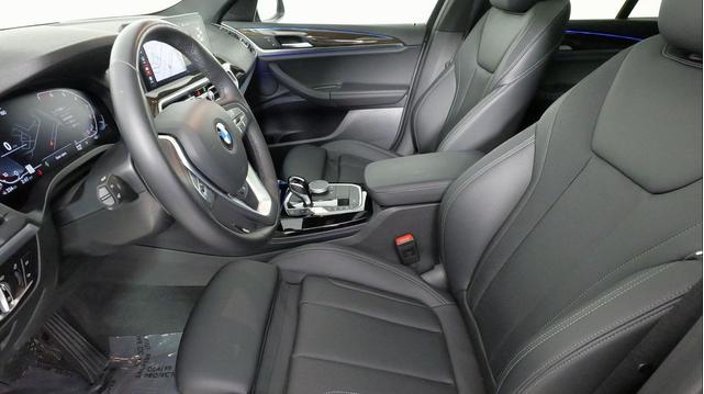 Photo of 2022 Jet Black BMW X4