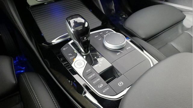 Photo of 2022 Jet Black BMW X4